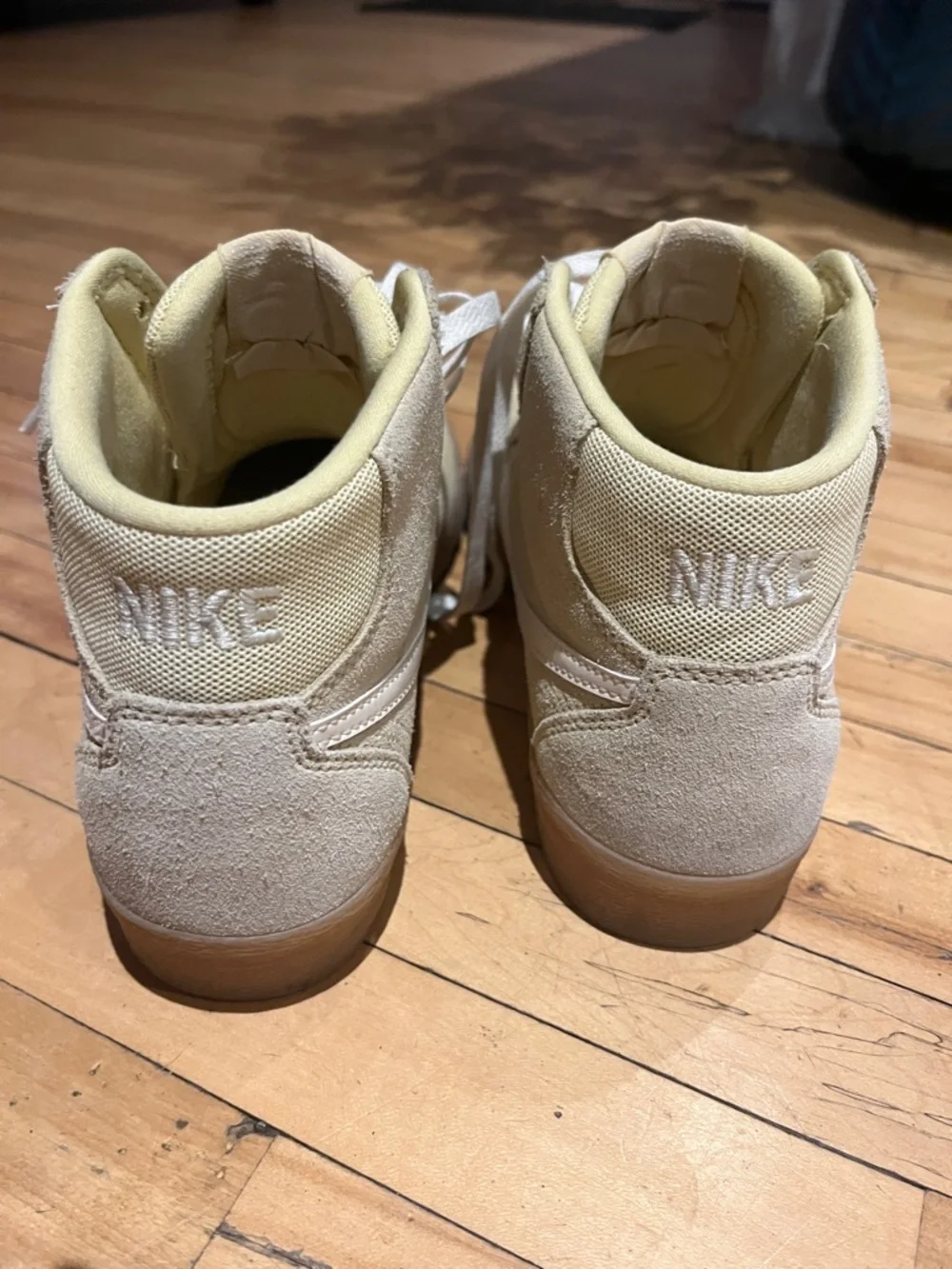 Nike Butter yellow high Top Sneakers with gum sole - Picture 3 of 4